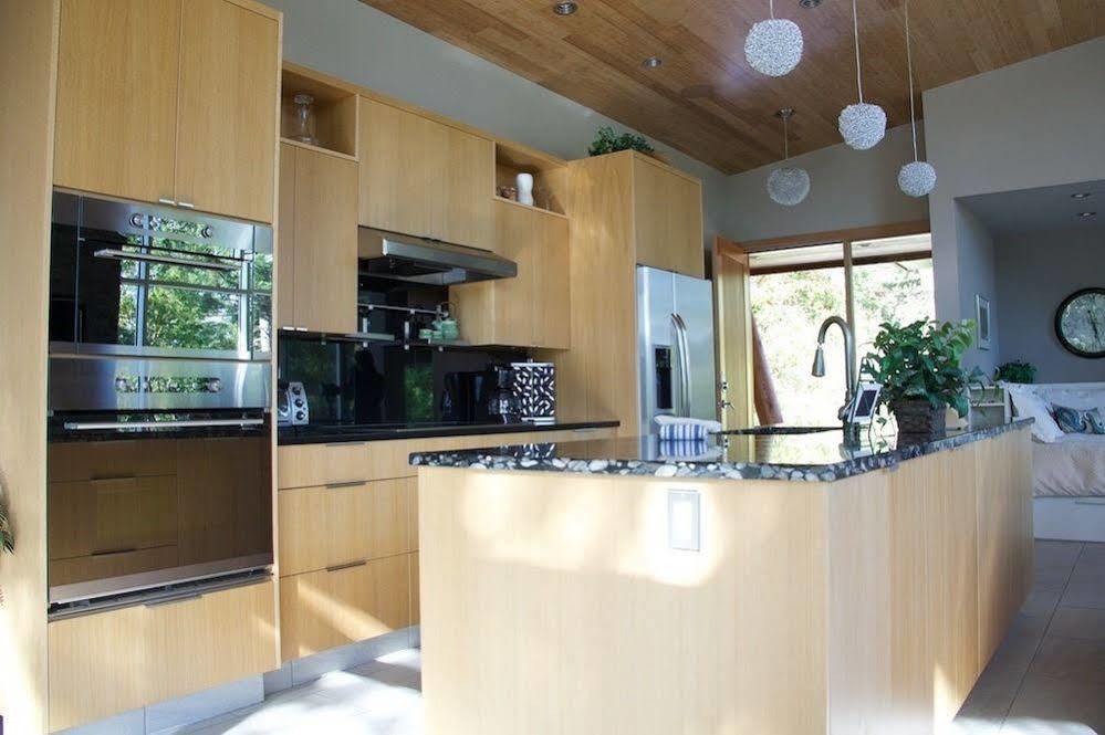 Pointhouse Suites On Sargeant Bay Halfmoon Bay Dış mekan fotoğraf